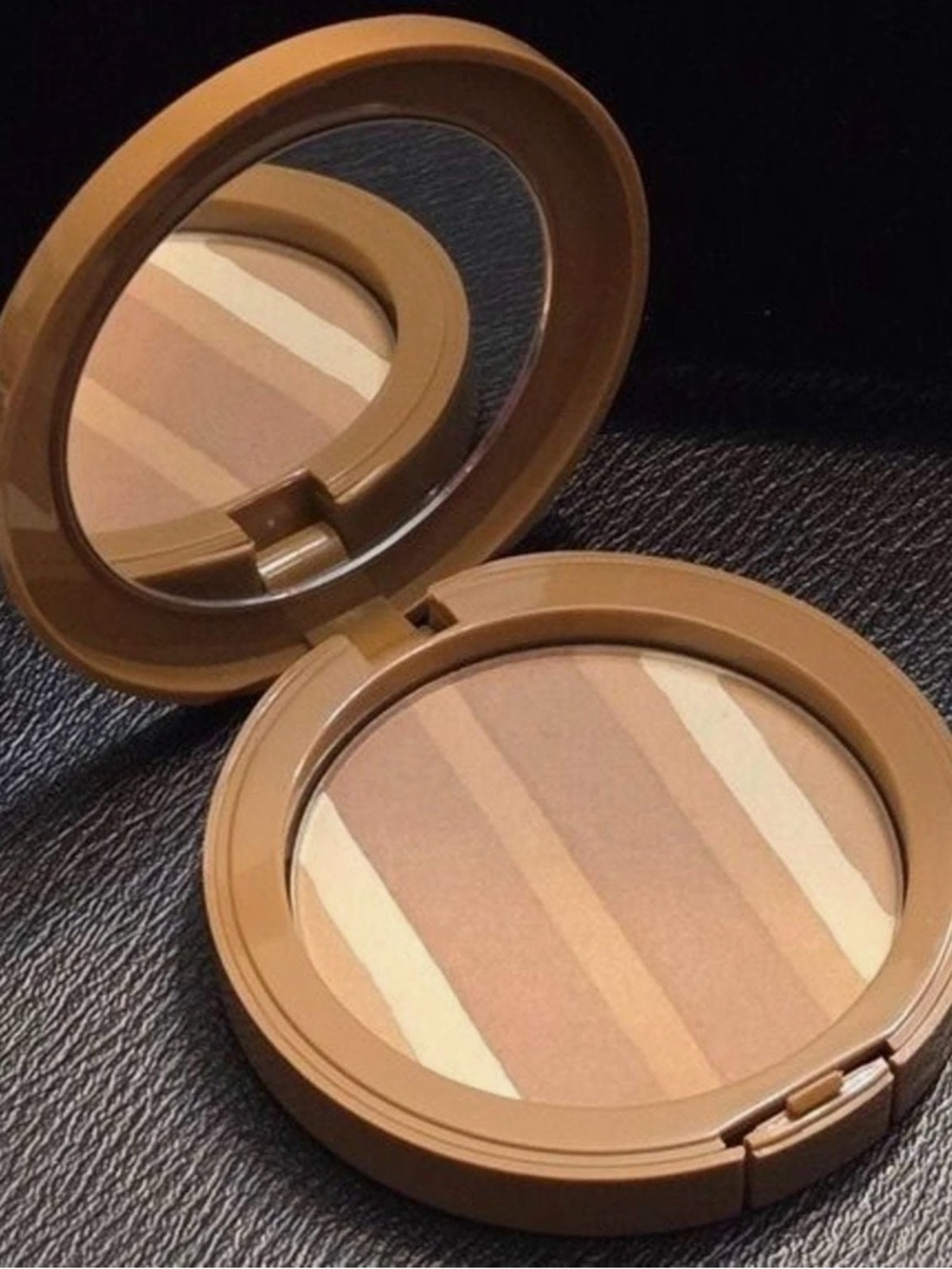 Striped Bronzing & Contour Compact in Warm Brown
